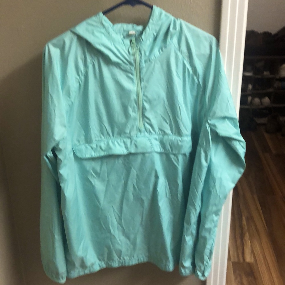 Under Armor Women’s 1/4 zip rain jacket